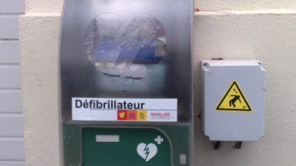 Saint-Priest va installer 12 d&eacute;fibrillateurs dans les lieux publics