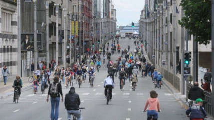 Paris organise ce dimanche sa première "journée sans voiture" Paris organise ce dimanche sa première "journée sans voiture"