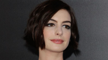 Anne Hathaway: Comparée à Amal Clooney ! Anne Hathaway: Comparée à Amal Clooney !