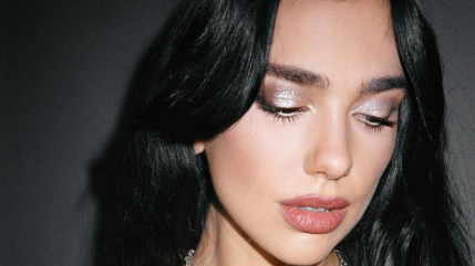 Dua Lipa adore jouer un "rôle" pour ses fans : "C'est tellement amusant" Dua Lipa adore jouer un "rôle" pour ses fans : "C'est tellement amusant"