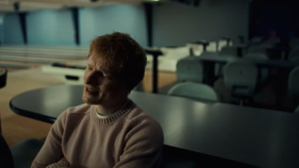 Ed Sheeran très intense pour le clip de "Old Phone" Ed Sheeran très intense pour le clip de "Old Phone"
