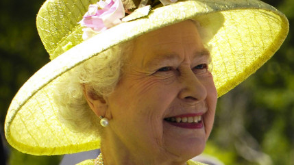La reine Elizabeth II a envoy&eacute; vendredi son premier tweet, &agrave; l'occasion de l'inauguration d'une nouvelle galerie du mus&eacute;e des Sciences de Londres, 38 ans apr&egrave;s son premier courrier &eacute;lectronique.