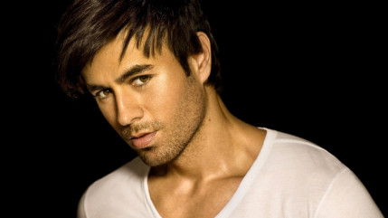 Enrique Iglesias opéré de la main ! Enrique Iglesias opéré de la main !