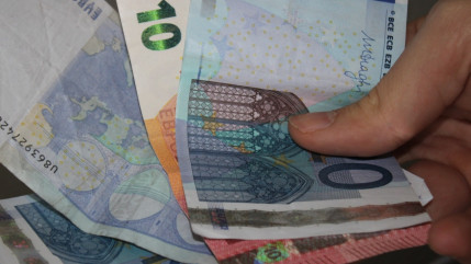 Selon une étude Oxoda, les Français consacrent 2 milliards d'euros par an à assurer des appareils high-tech ou électroménager Selon une étude Oxoda, les Français consacrent 2 milliards d'euros par an à assurer des appareils high-tech ou électroménager