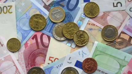 Les paiements en espèce au-delà de 1 000 euros seront interdits à partir du 1er septembre, selon un décret publié dans le Journal officiel Les paiements en espèce au-delà de 1 000 euros seront interdits à partir du 1er septembre, selon un décret publié dans le Journal officiel