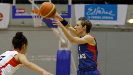 L’équipe de France féminine de basket s’est qualifiée jeudi soir en demi-finale de l'Euro en battant la Russie (77-74) L’équipe de France féminine de basket s’est qualifiée jeudi soir en demi-finale de l'Euro en battant la Russie (77-74)