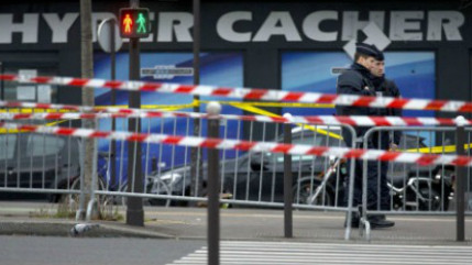 Un témoin de la prise d'otages de l'Hyper Cacher va porter plainte contre l'Etat pour "faute" Un témoin de la prise d'otages de l'Hyper Cacher va porter plainte contre l'Etat pour "faute"