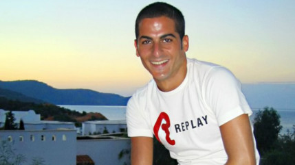 Hier à Bagneux, des dizaines de personnes ont rendu hommage à Ilan Halimi, enlevé et torturé à mort il y a tout juste 10 ans parce que juif Hier à Bagneux, des dizaines de personnes ont rendu hommage à Ilan Halimi, enlevé et torturé à mort il y a tout juste 10 ans parce que juif