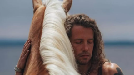 Julien Doré sur les haters : "Les gens connaissent mon auto-dérision" Julien Doré sur les haters : "Les gens connaissent mon auto-dérision"