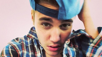 Justin Bieber frappe un paparazzi à Paris! Justin Bieber frappe un paparazzi à Paris!