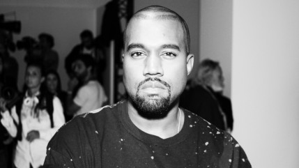 Kanye West se jette à l'eau pendant un concert ! Kanye West se jette à l'eau pendant un concert !