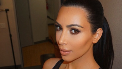 Kim Kardashian montre ses seins! Kim Kardashian montre ses seins!