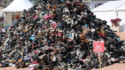 La Pyramide de chaussure de Handicap International de retour à Lyon