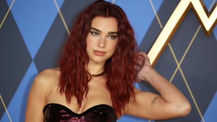 Le jour o&ugrave; Dua Lipa sortait son hit plan&eacute;taire "Levitating"
