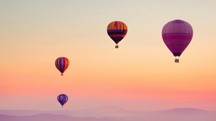 Les montgolfières envahissent le ciel : les Montgolfiades font leur retour à moins de 2h de Lyon !