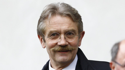 La Ligue nationale de football a d&eacute;cid&eacute; de r&eacute;duire &agrave; deux le nombre de mont&eacute;es et de r&eacute;trogradions entre la Ligue 1 et la Ligue 2 la saison prochaine