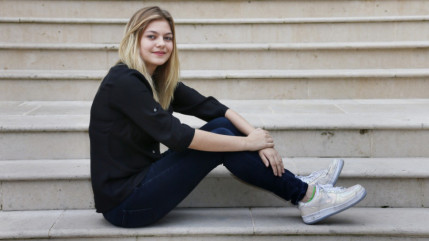 Louane re&ccedil;oit un disque de diamant !