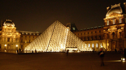 Le musée du Louvre annonce 3 ans de travaux sous la pyramide pour améliorer l'accueil des touristes Le musée du Louvre annonce 3 ans de travaux sous la pyramide pour améliorer l'accueil des touristes