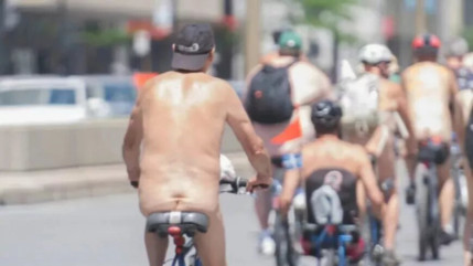 Lyon : ils vont faire du vélo tout nu en centre-ville ce samedi, la droite outrée Lyon : ils vont faire du vélo tout nu en centre-ville ce samedi, la droite outrée