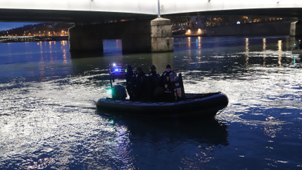 Lyon : un homme se noie apr&egrave;s avoir plong&eacute; dans le Rh&ocirc;ne pour r&eacute;cup&eacute;rer un ballon