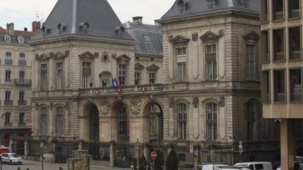Earth Hour : Lyon se mobilise en &eacute;teignant la fa&ccedil;ade de l&rsquo;H&ocirc;tel de Ville
