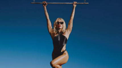 Miley Cyrus explose les records avec son titre "Endless Summer Vacation" !