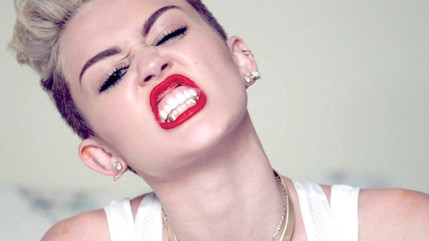 Miley Cyrus à Disneyland avec Stella Maxwell! Miley Cyrus à Disneyland avec Stella Maxwell!