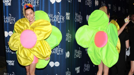 Miley Cyrus en mode "Flower Power" &agrave; une soir&eacute;e !