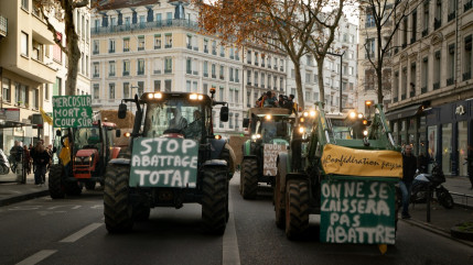 Mobilisation des agriculteurs au sud de Lyon : un homme d&eacute;c&egrave;de d'un malaise cardiaque sur le barrage de la M7