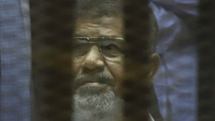 L'ex-président égyptien Mohamed Morsi a été condamné à 20 ans de prison pour avoir été impliqué dans l'arrestation et des tortures sur des manifestants L'ex-président égyptien Mohamed Morsi a été condamné à 20 ans de prison pour avoir été impliqué dans l'arrestation et des tortures sur des manifestants