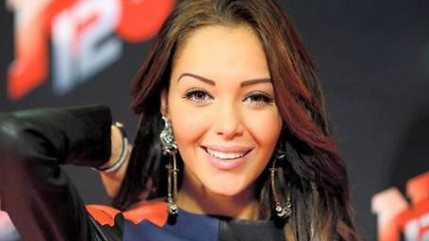 Nabilla Benattia sera jugée le 19 mai pour avoir poignardé son compagnon Thomas Vergara Nabilla Benattia sera jugée le 19 mai pour avoir poignardé son compagnon Thomas Vergara