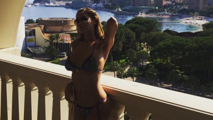 Le week-end a &eacute;t&eacute; tr&egrave;s chaud pour Nabilla !