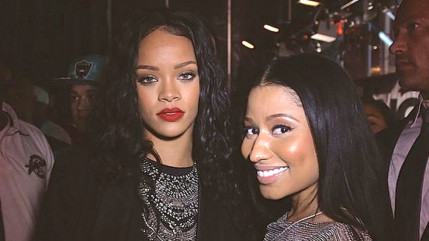 Rihanna fan des seins de Nicki Minaj ! Rihanna fan des seins de Nicki Minaj !