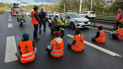 Nouvelle action coup de poing de Dernière Rénovation sur la M6 ce lundi matin à Lyon