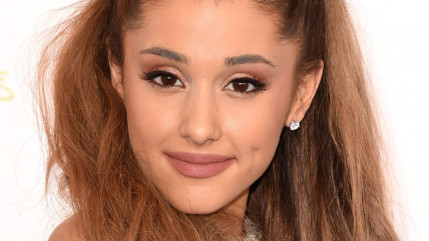 Ariana Grande s'est fait op&eacute;rer des dents de sagesses!