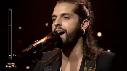 Un candidat de Rising Star meurt brutalement. Un candidat de Rising Star meurt brutalement.