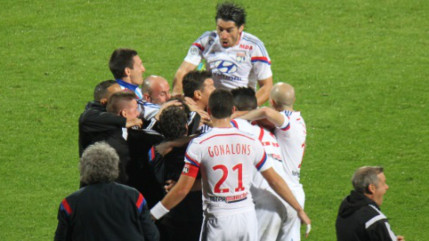 L&rsquo;OL reste leader apr&egrave;s sa victoire contre Lens (2-0)