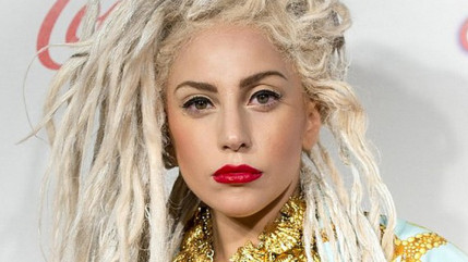 Lady Gaga prise dans un filet.... Lady Gaga prise dans un filet....