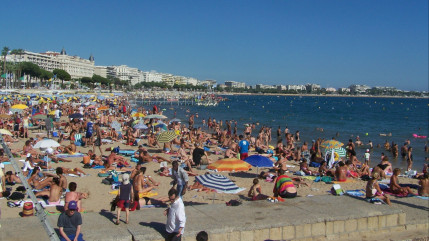 60% d'Européens partiront en vacances cet été. Une nette hausse de six points par rapport à 2014 selon un sondage Ipsos-Europ Assistance 60% d'Européens partiront en vacances cet été. Une nette hausse de six points par rapport à 2014 selon un sondage Ipsos-Europ Assistance