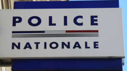 Un instituteur des Yvelines &eacute;crou&eacute; pour des viols commis sur une fillette dans le Rh&ocirc;ne