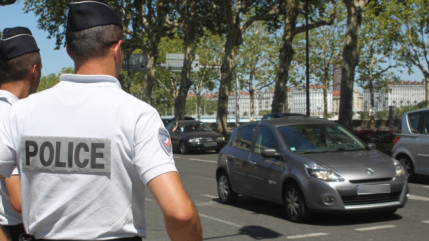 Course poursuite folle dans les rues de V&eacute;nissieux