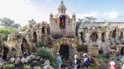 Pr&egrave;s de Lyon, ce site insolite rappelle le Palais id&eacute;al du facteur Cheval