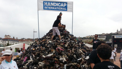Lyon : la traditionnelle Pyramide de Chaussures se dressera ce samedi sur la place Bellecour