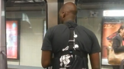 Race the tube : il court aussi vite que le métro à Lyon Race the tube : il court aussi vite que le métro à Lyon