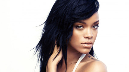 Découvrez les photos de Rihanna en demoiselle d'honneur à Hawaï ! Découvrez les photos de Rihanna en demoiselle d'honneur à Hawaï !