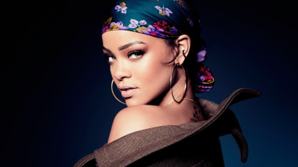 Rihanna fait une pub de dingue pour le casque D&G ! Rihanna fait une pub de dingue pour le casque D&G !