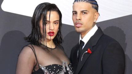Rosalia fiancée à Rauw Alejandro : elle dévoile sa bague dans "Beso" !