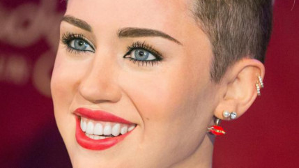 Photos : Miley Cyrus lutte contre le SIDA! Photos : Miley Cyrus lutte contre le SIDA!