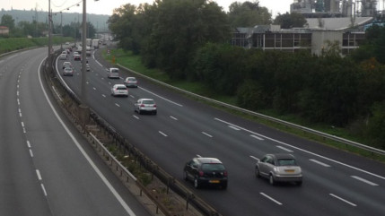 Autoroutes : le gouvernement suspend la hausse des tarifs des p&eacute;ages