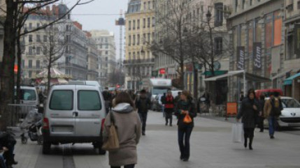 La confiance des m&eacute;nages fran&ccedil;ais est stable en d&eacute;cembre, au vu de l'indicateur synth&eacute;tique de l'Insee qui se maintient &agrave; 96 pour le troisi&egrave;me mois cons&eacute;cutif